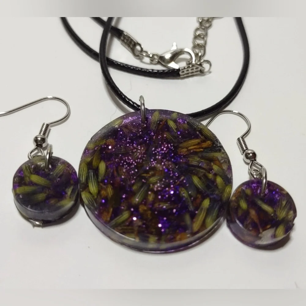 Lavender Dream Handmade Lavender Resin Pendant Set - Picture 6 of 7